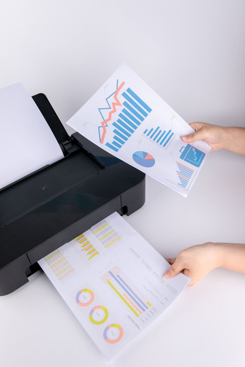 打印機(jī)與辦公用品 現(xiàn)代商務(wù)攝影的視覺(jué)焦點(diǎn)