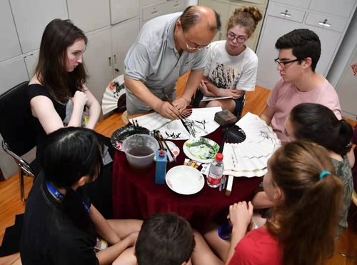 三學(xué)街社區(qū)開展"文明無(wú)國(guó)界 非遺躍九州"中外文化交流活動(dòng)